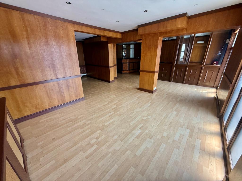 Lot: 11 - FOUR STOREY DOUBLE FRONTED BUILDING WITH POTENTIAL - Ground floor